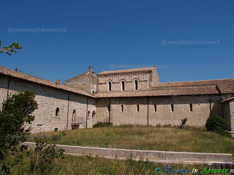 24-P6140623+.jpg - 24-P6140623+.jpg - L'antica abbazia di S. Clemente a Casauria (IX sec.).